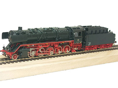 DB044 067-7